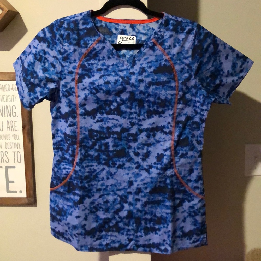 Barely worn, blue camo printed Grace scrub top SM